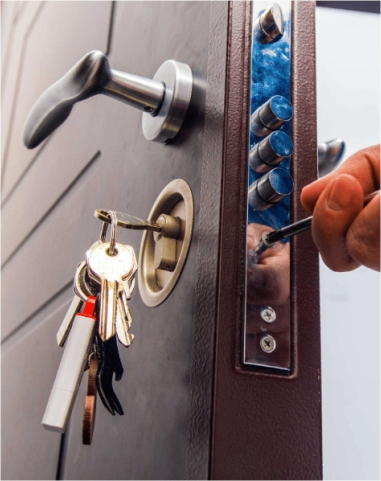 Apertura de puertas en Duitama Cerrajero en Duitama abriendo puerta residencial 24 horas